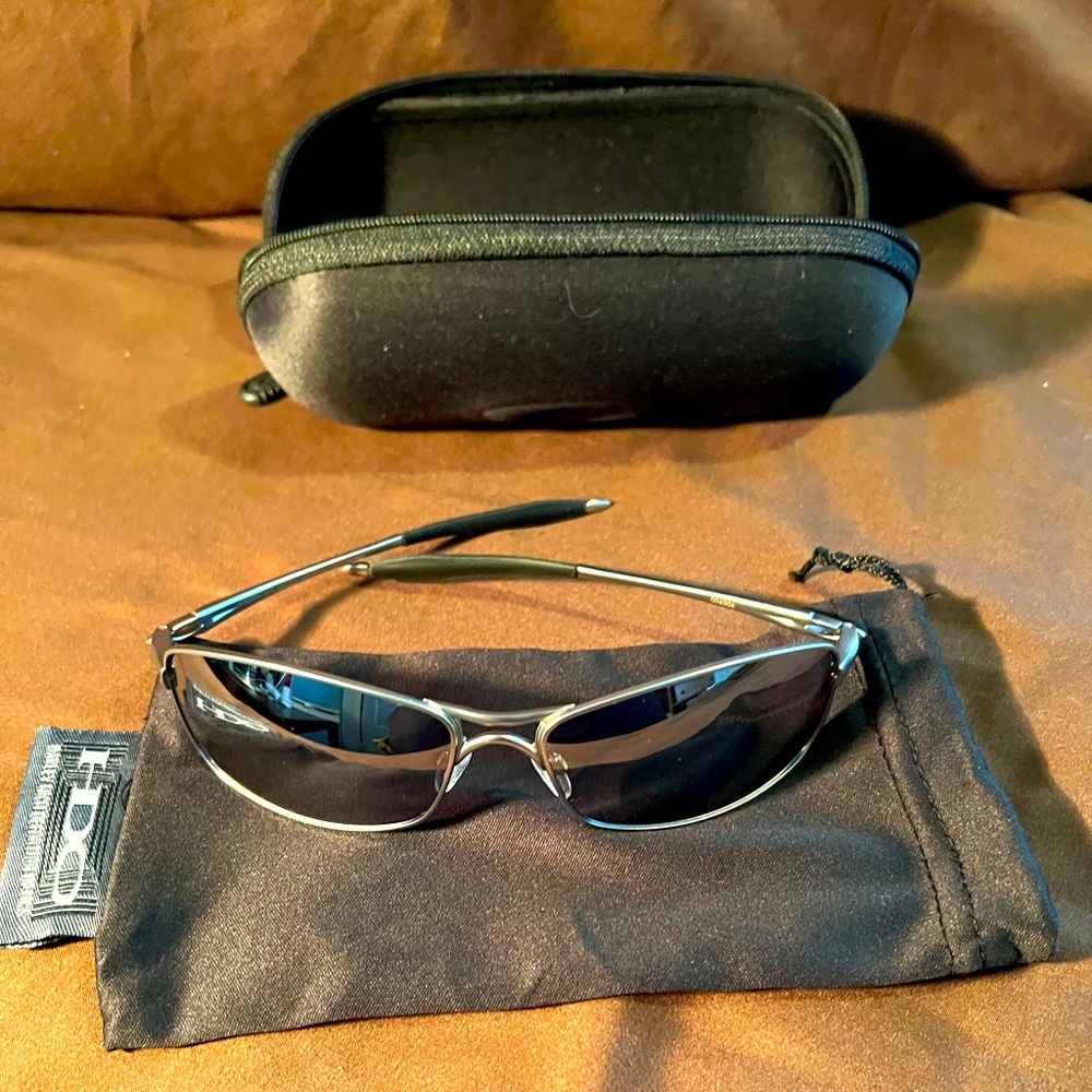 New Oakley sunglasses vintage